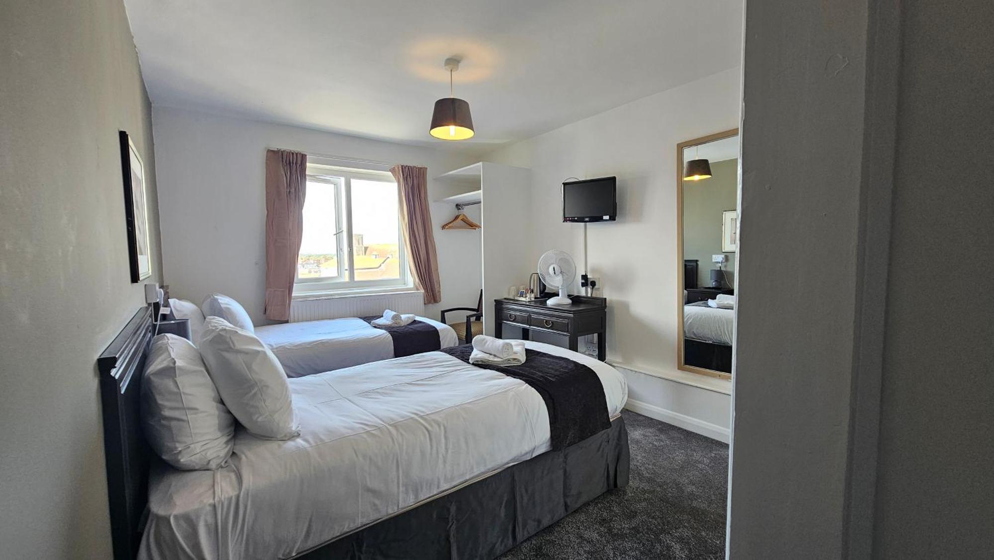 The Strand Hotel Eastbourne Exterior photo